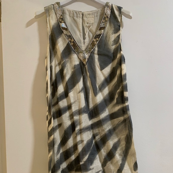 120 Lino Linen Dress with Embellished Neckline - Picture 3 of 6